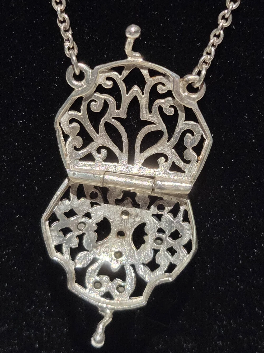 Silver-toned Filigree Purse Locket Pendant Necklace - Elegant Women's Jewelry